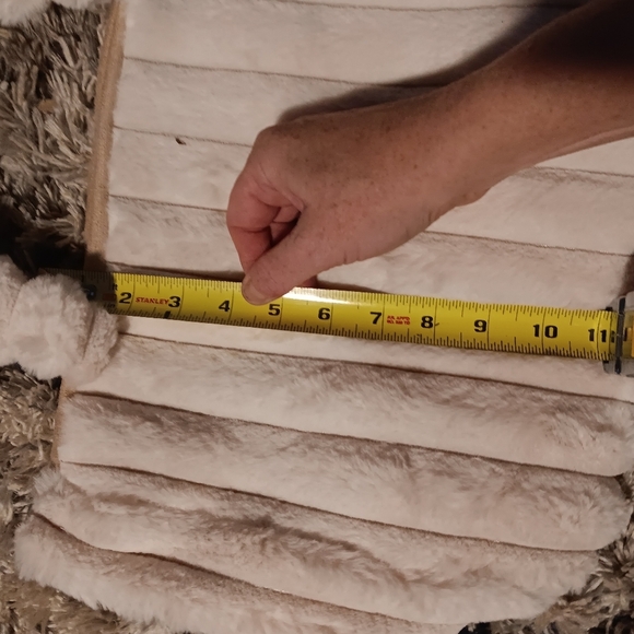 Chic Cream Faux Fur Tote Bag - Picture 6 of 8